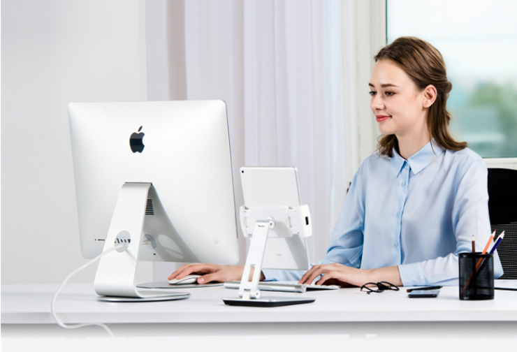 Adjustable Aluminum Desktop Stand for Tablets and Phones